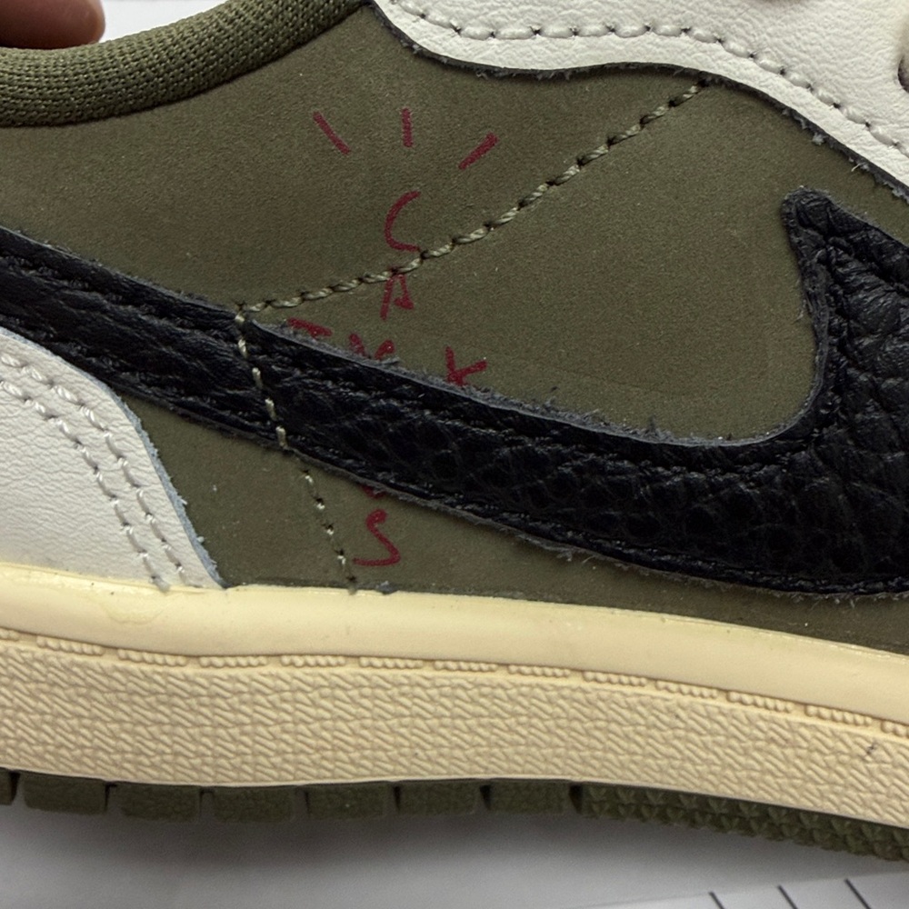 Travis Scott Reverse Olive Nike - Picture 7 of 7